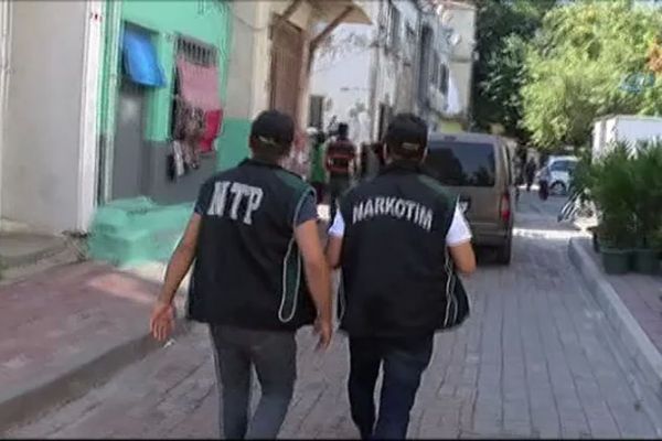 Çerez poşetlerinden uyuşturucu çıktı