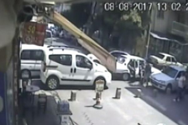 İki kadının 'trafik' tartışması kavgaya dönüştü