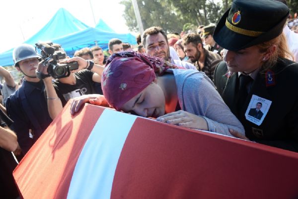 Şehit eşinin feryatları yürekleri dağladı