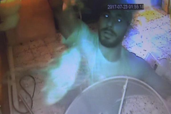 Önce kameralara sonra polise yakalandılar