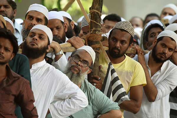 Hindistan, Müslümanları sınır dışı edecek