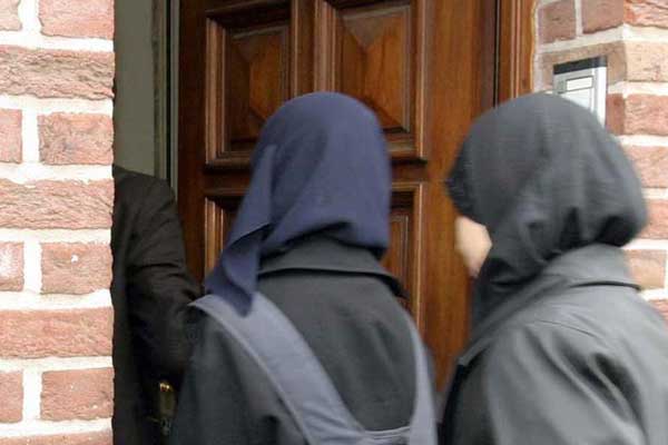 Başörtüsü zorla çıkarılan kadına tazminat kararı