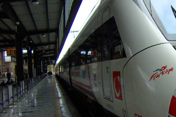 Ankara-İzmir arasında tren seferleri durdu!