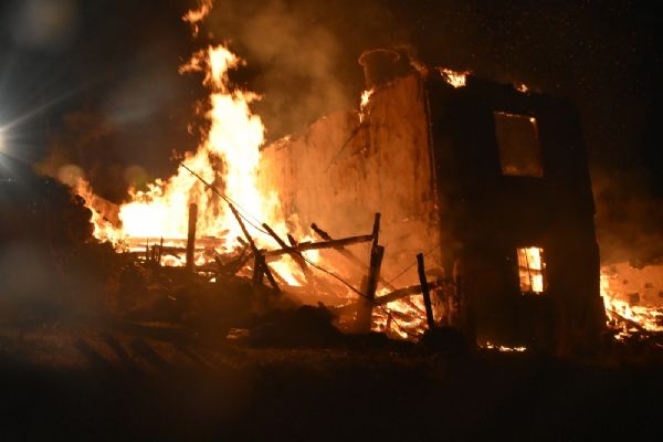 Ankara'da 2 katlı ev küle döndü