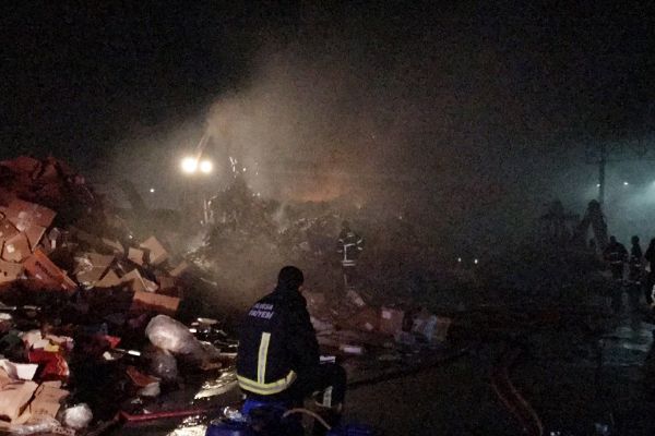 Bursa'da geri dönüşüm tesisinde yangın