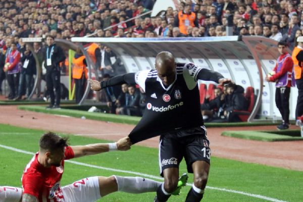 Beşiktaş ile Antalyaspor Süper Lig'de 43. randevuya çıkıyor