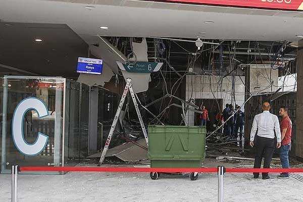 Ankara YTH Garı'nda asma tavan çöktü!