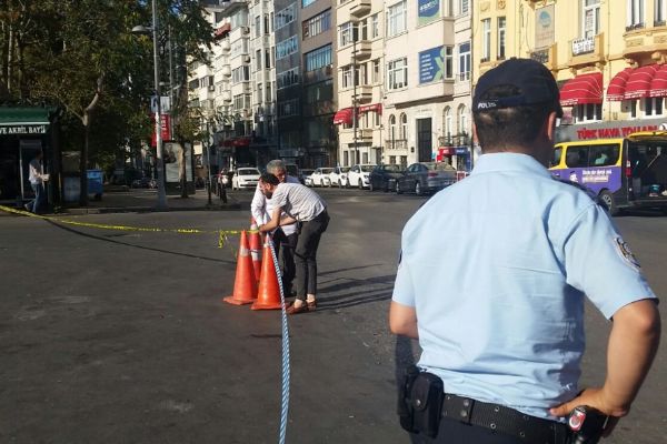 Taksim'de şüpheli paket