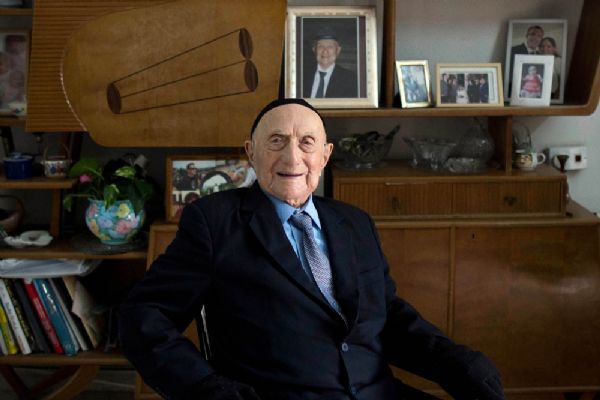 Dünyanın en yaşlı adamı öldü