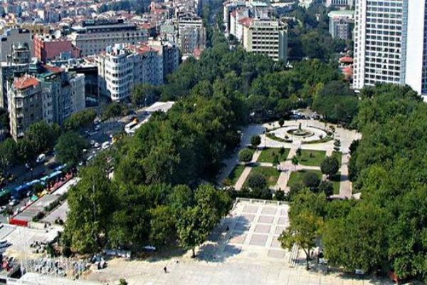 Taksim Meydanı'nda şüpheli paket alarmı