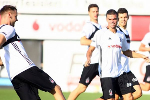 Medel Beşiktaş'la ilk antrenmanını yaptı