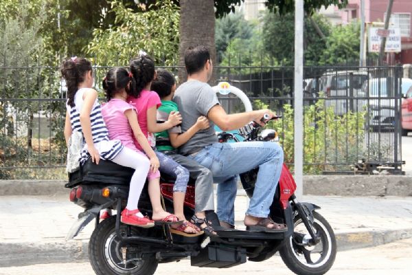 Adana'da elektrikli bisikletle ölümüne yoluculuk