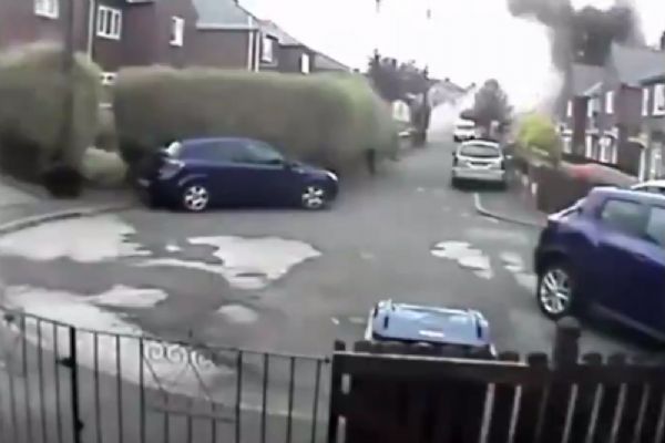 Gaz patlaması evi harabeye çevirdi