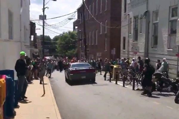 Amerika'da göstericilerin üzerine araç süren saldırgan yakalandı