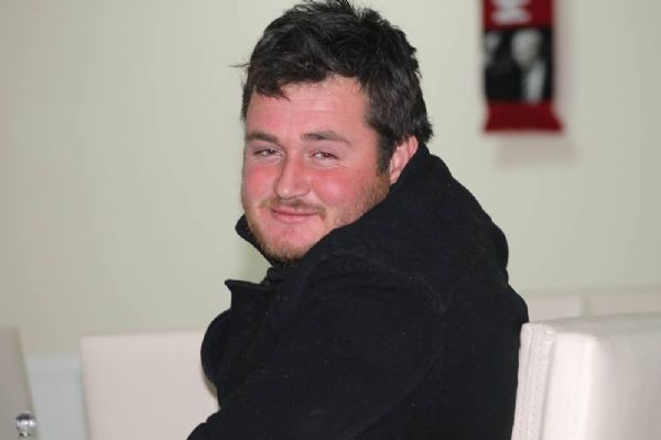 Bursa'da yardım etmek isterken 4'üncü kattan düştü