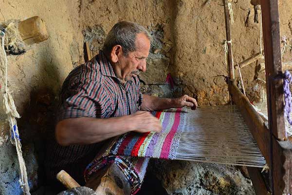 Ata mesleği kilim dokuma