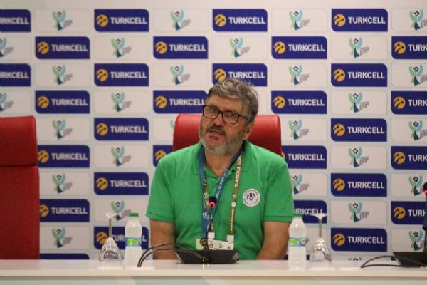 Mustafa Reşit Akçay: 'Takım savunmasıyla ilgili hatalar yaptık'