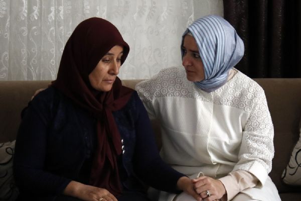 Bakan Fatma Betül Sayan Kaya'dan şehit ailelerine ziyaret