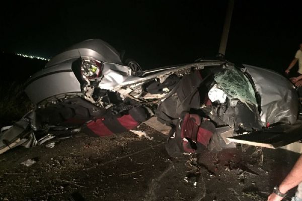 Silivri'de hurdaya dönen araçtan sağ çıktı