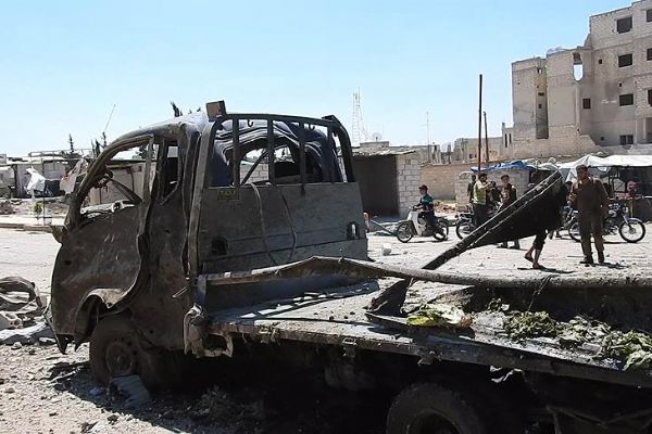 Esed rejimi Han Şeyhun'a saldırdı