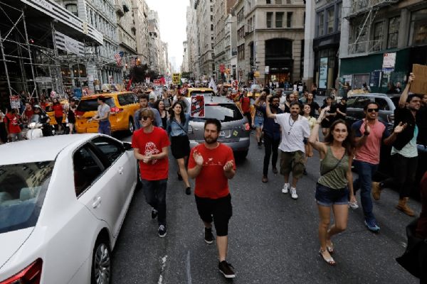 Donald Trump'un ziyareti öncesi protesto gösterileri başladı