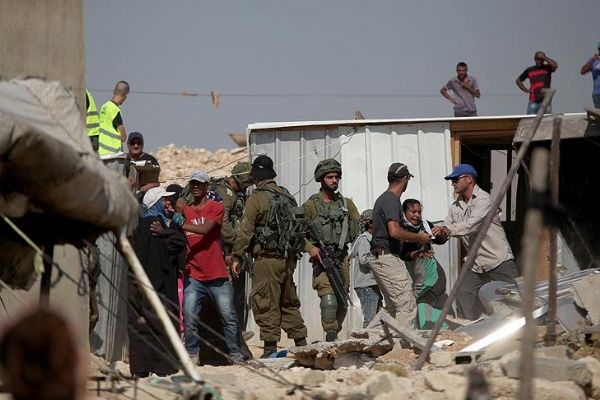 İsrail Filistinlilere ait 3 evi yıktı