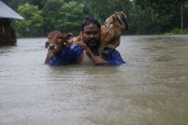 Nepal'de sel ve heyelan: 70 kişi öldü