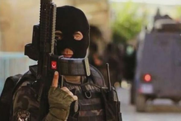 'Yanlış kod' özel harekat polisini yaraladı