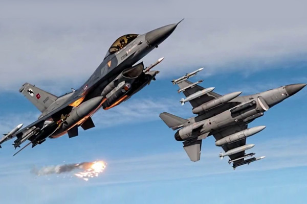 Sınırda Türk jetlerine taciz