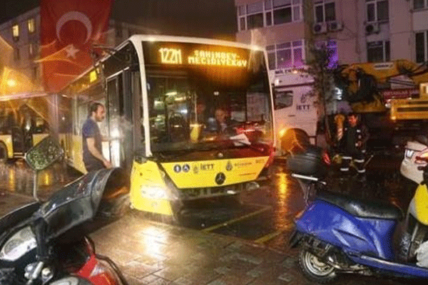 Şişli'de korkutan kaza