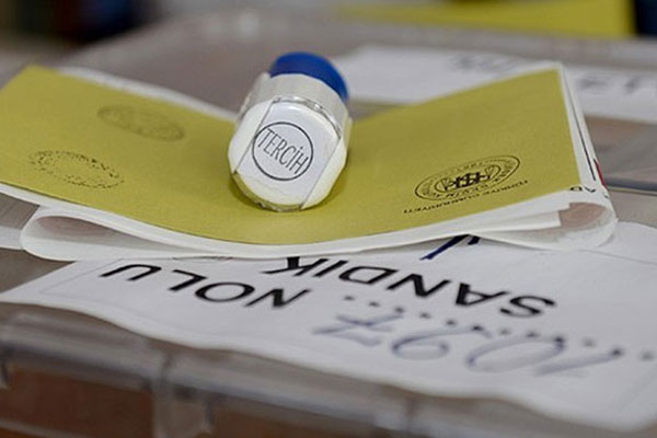 Gümrük kapılarında oy verme işlemi başladı