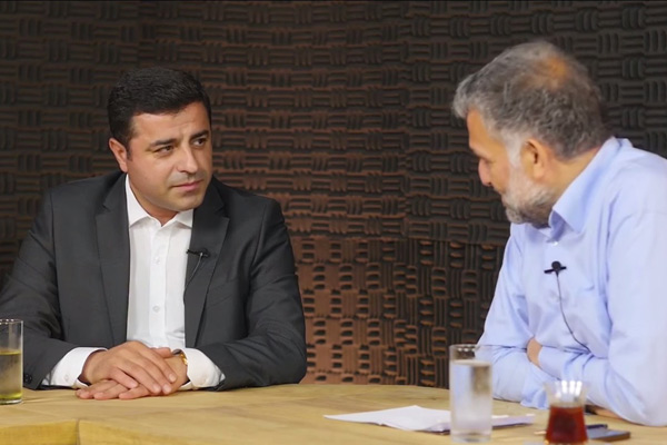Demirtaş'tan HDP'li vekillere uyarı!