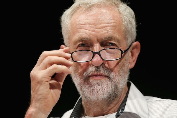 Corbyn, Kraliçe’nin önünde diz çökmeyecek