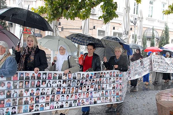 Bosna Hersek'te 'Srebrenitsa' yürüyüşü