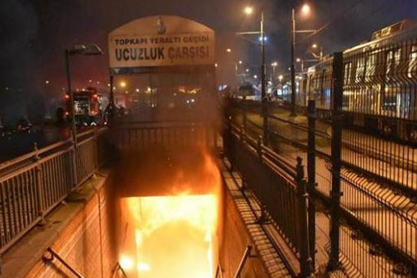 Topkapı'da korkutan yangın