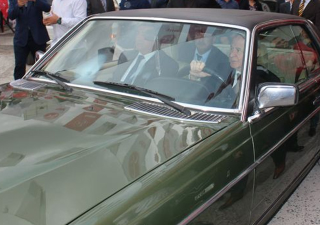 Bahçeli klasik arabasıyla denetime çıktı