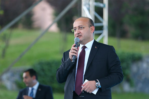 Akdoğan: Bu tamamen bir kandırmaca