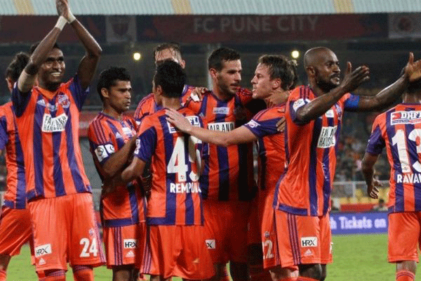 Tuncay Hindistan'da lider