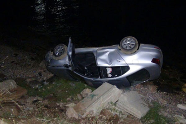 Otomobil deniz kenarına uçtu