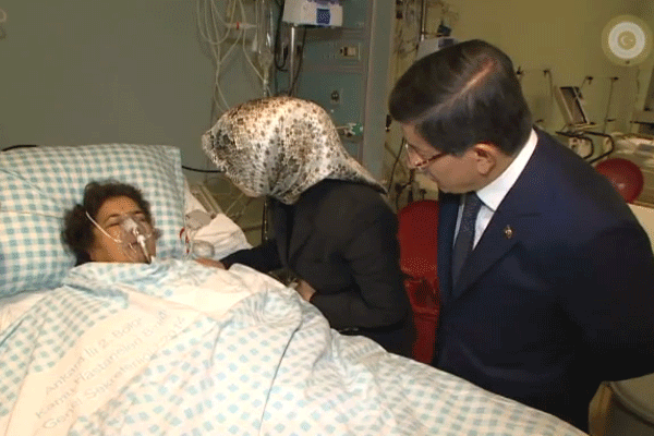 Davutoğlu'ndan yaralılara ziyaret