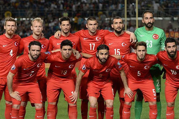 Milliler siyah bantla çıktı.