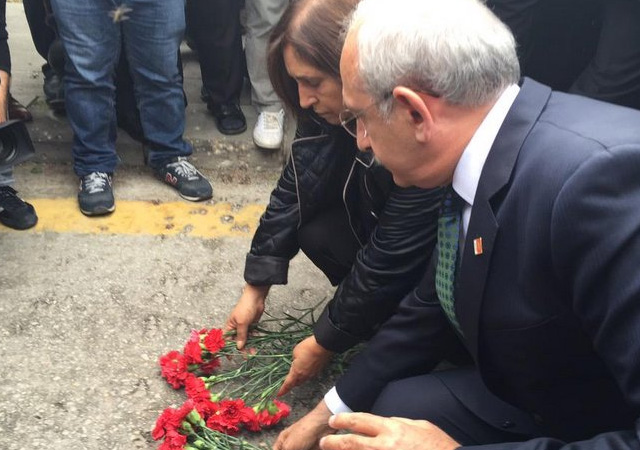 Kılıçdaroğlu patlamanın olduğu alana karanfil bıraktı