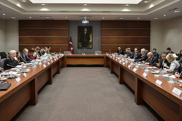 AB heyetinin ziyareti ertelendi