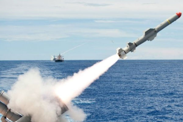 İran'dan balistik füze denemesi