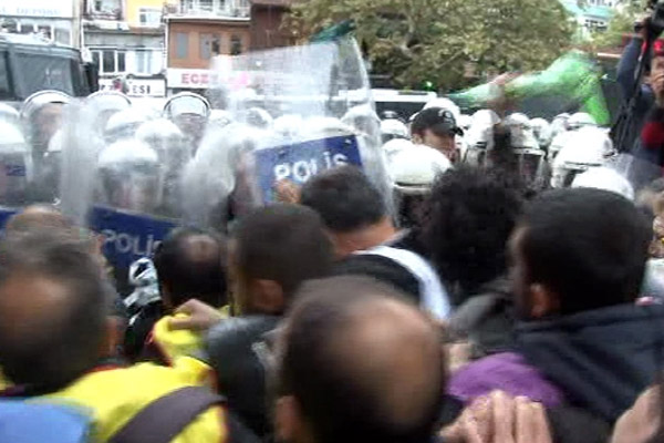Eylemcilerle polis arasında gerginlik