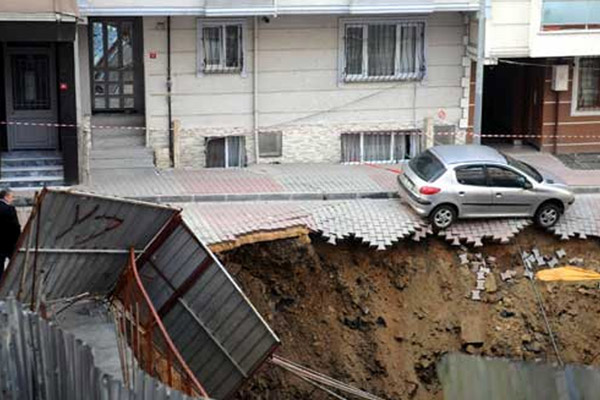 İstanbul'da korkutan göçük