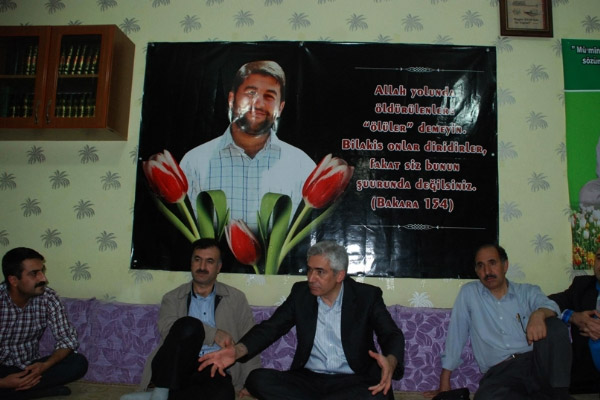 AK Parti adayları STK’ları ziyaret etti