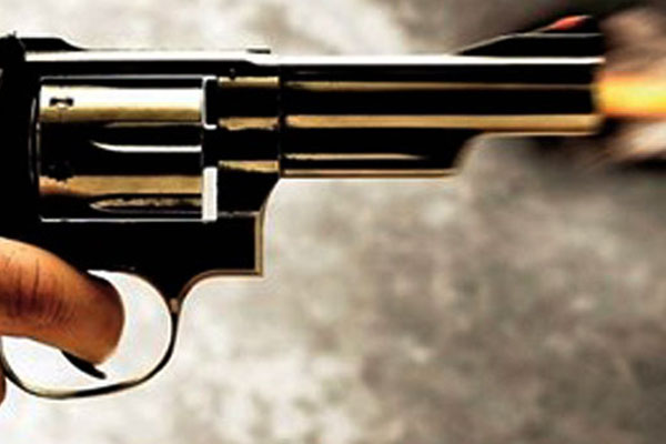 Eşinin yanında kurşunladılar