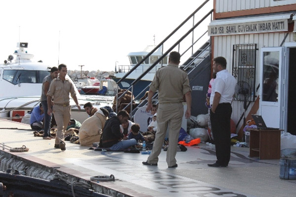 Mülteci teknesi battı: 3 kayıp