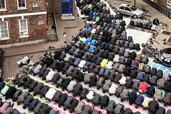 İngiltere'de ibadethanelerde alarm